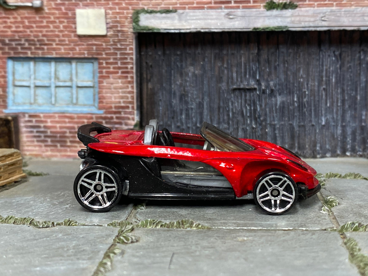 Hot Wheels Lotus Elise 340R red and black loose car, right side view