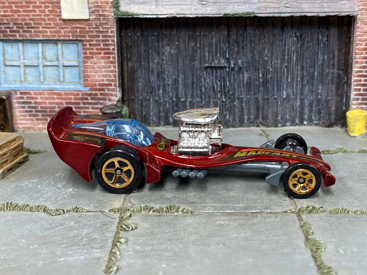 Hot Wheels Madfast maroon Track Aces HYY09 loose car, right-side view