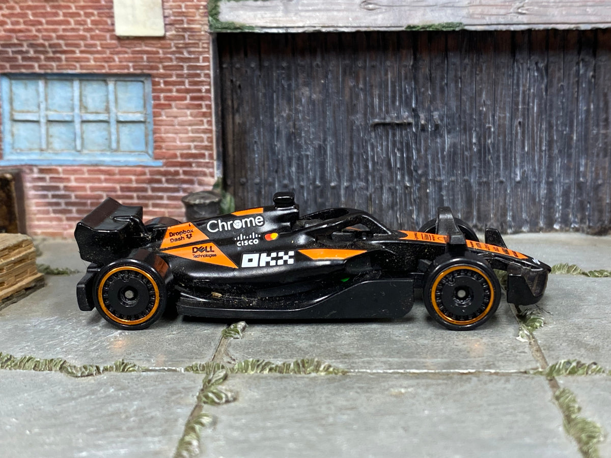 Hot Wheels McLaren Formula 1 Team 2025 MCL38 5-Pack loose car, right-side view