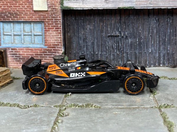Hot Wheels McLaren Formula 1 Team 2025 MCL38 5-Pack loose car, right-side view