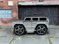 Hot Wheels Mercedes-Benz G500 Blings silver and gray loose car, left side view