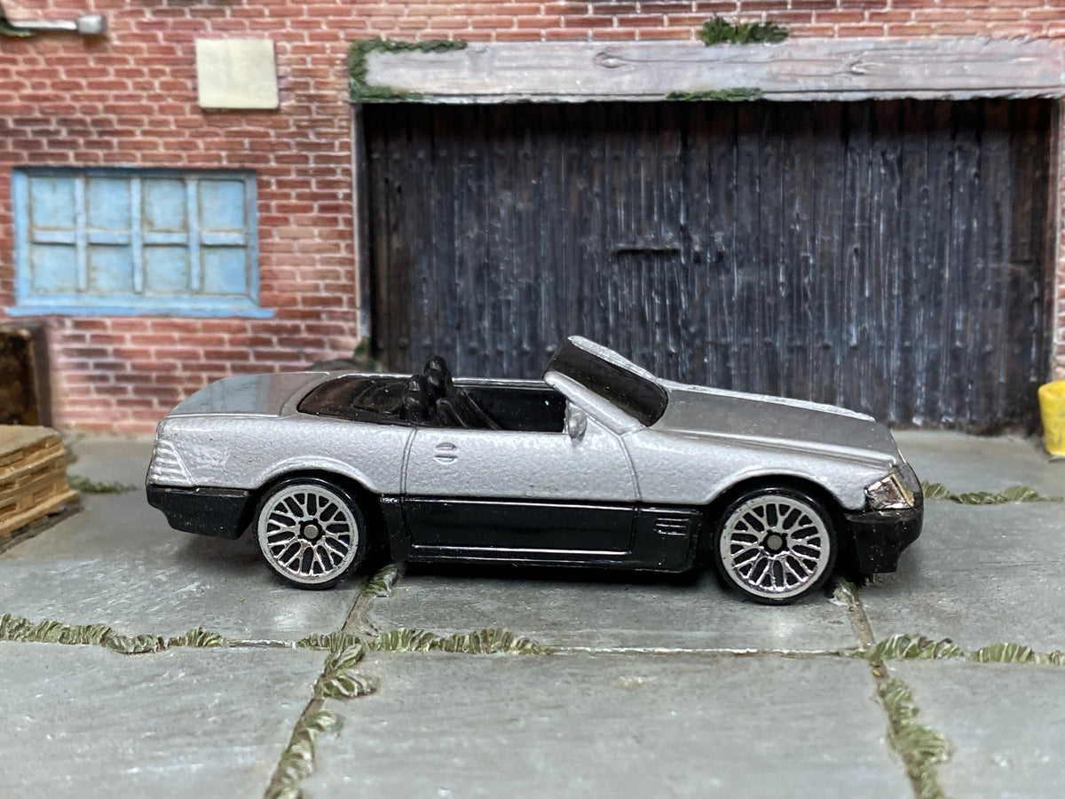Hot Wheels Mercedes-Benz SL 500SL silver and black loose convertible, right side view