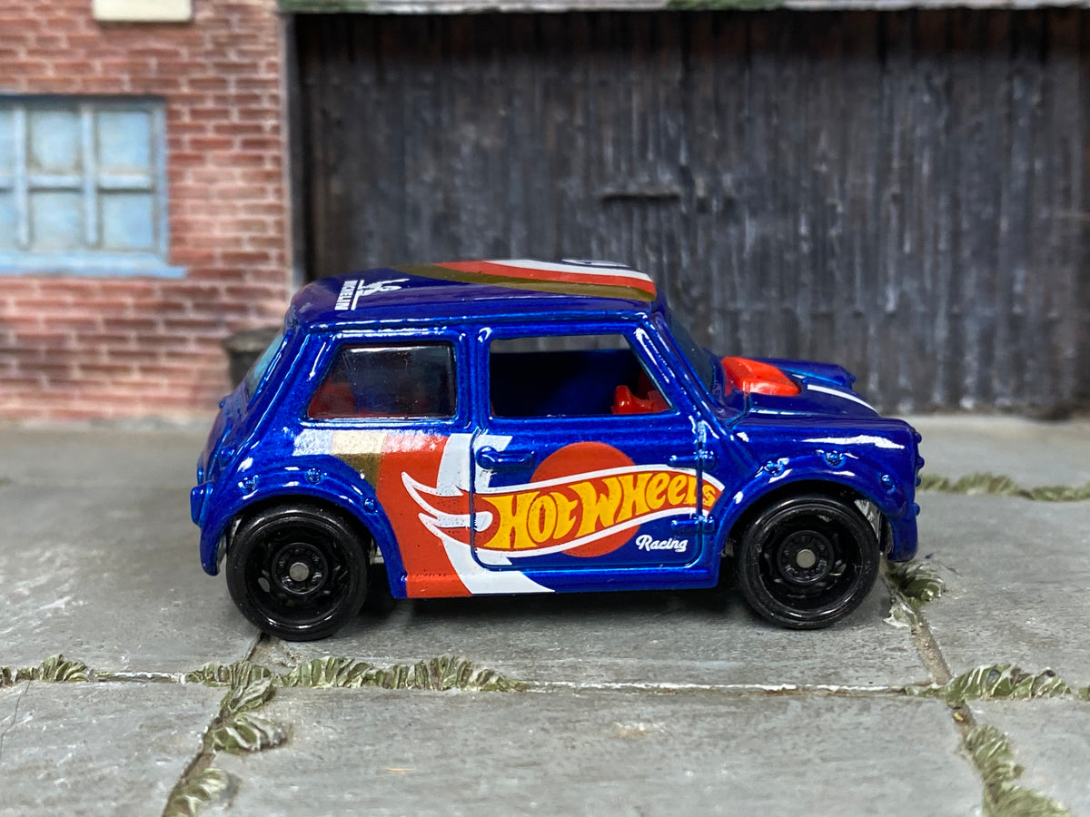 Hot Wheels Morris Mini blue Race Team number 10 — right side view