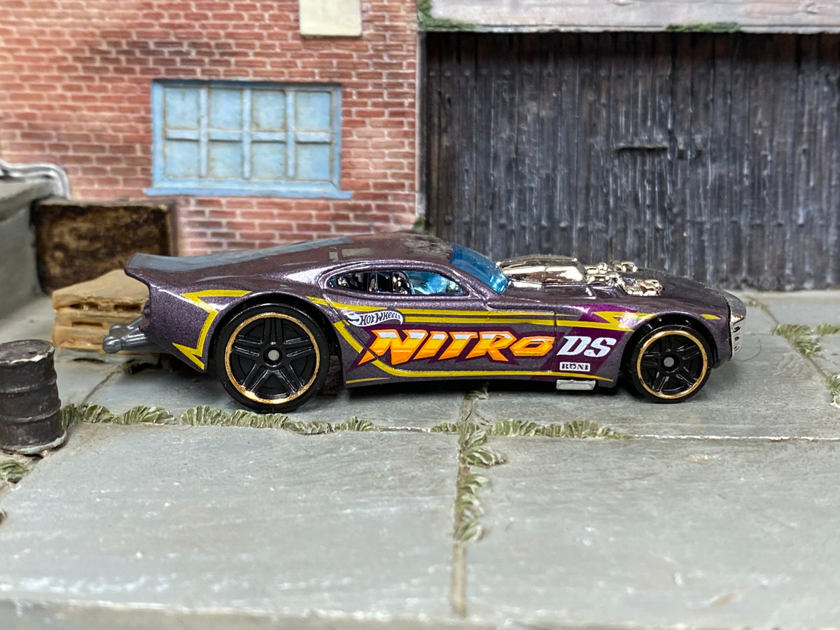Hot Wheels Nitro Doorslammer light purple loose car, right-side view