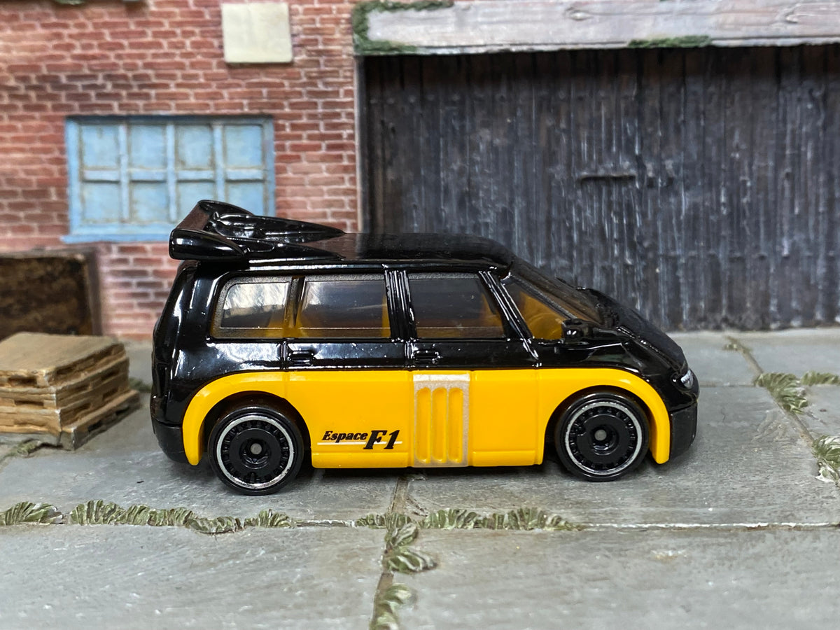 Hot Wheels Renault Espace F1 black upper body and yellow lower body, right-side view