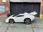 Hot Wheels Tooned Lamborghini Countach — left-side view