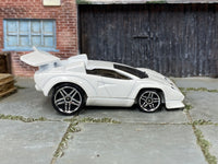 Hot Wheels Tooned Lamborghini Countach — right-side view