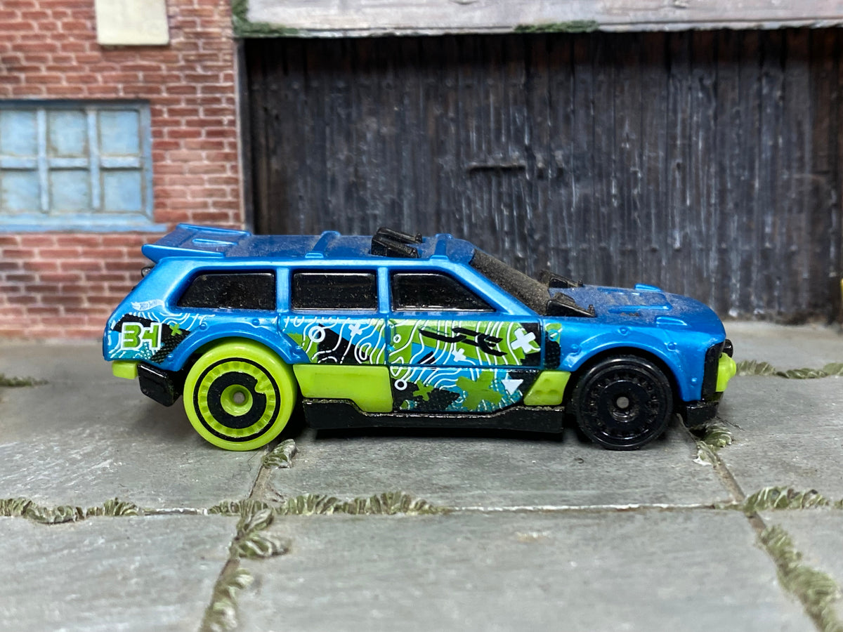 Hot Wheels Track Dwagon 2025 blue HW Wagons, right-side view