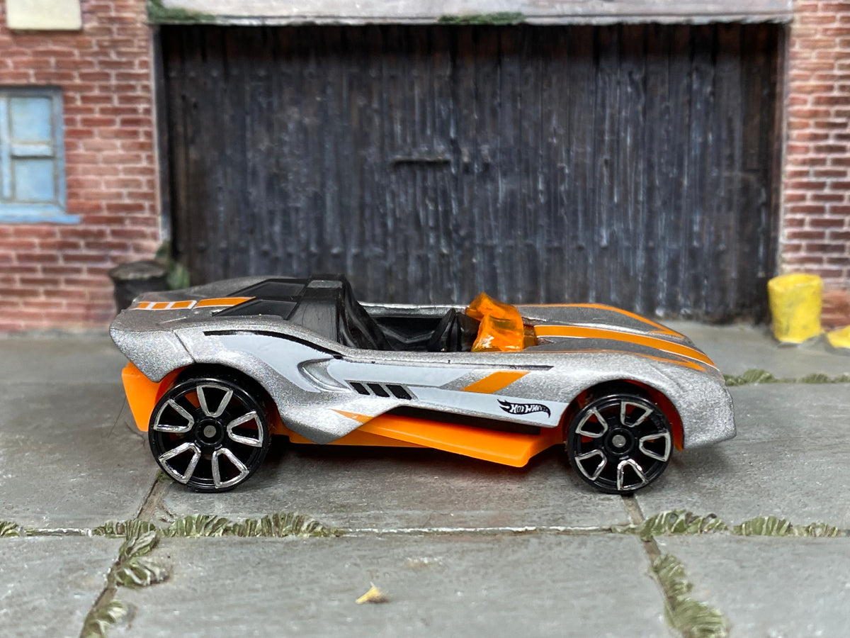 Hot Wheels Trak-Tune 2025 Color Shifters JDN32 loose car, right-side view