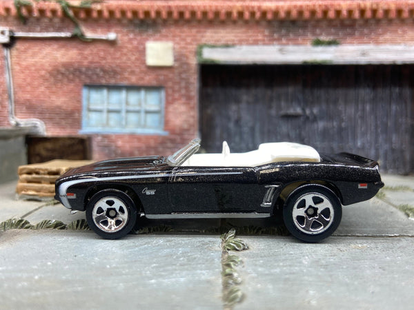 Loose Hot Wheels - 1969 Chevy Camaro Convertible - Black and White