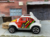 Loose Hot Wheels - Volkswagen VW Baja Bug - White, Red, Green and Yellow Bug'n Taxi — view 3