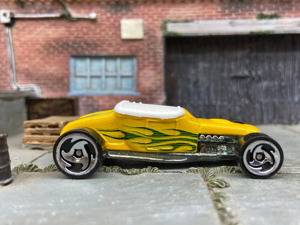 Loose Hot Wheels 1927 Ford T-Bucket Track T in Yellow with Flames