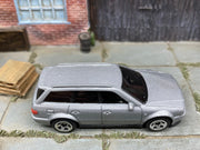 Loose Hot Wheels 1994 Audi Avant RS2 - Silver — view 2