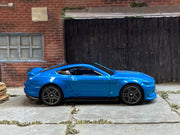 Loose Hot Wheels - Ford Mustang Shelby GT350R - Blue and Silver — view 3