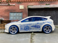 Loose Hot Wheels - Ford Focus RS - White and Blue Graphics — view 3