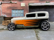 Loose Hot Wheels - Ford Model A Sedan Midnight Otto - Pearl White, Orange and Black — view 2