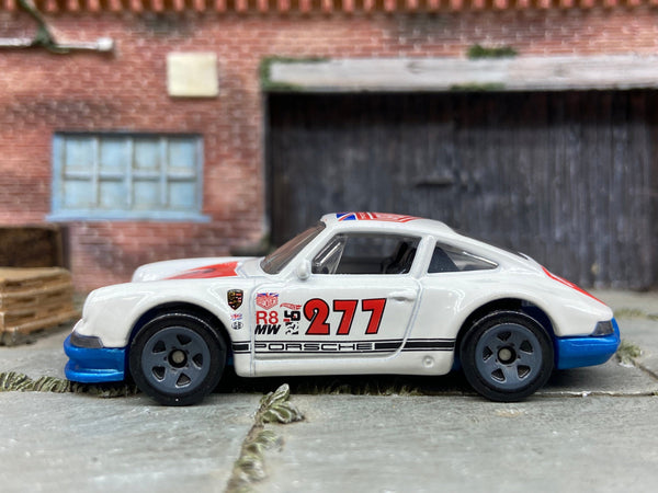 Loose Hot Wheels - 1971 Porsche 911 - White and Red Urban Outlaw Livery