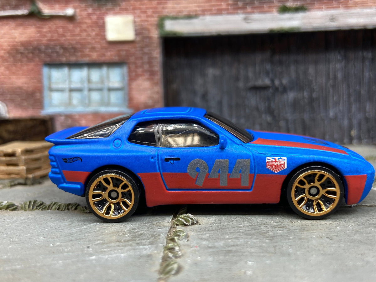 Loose Hot Wheels - 1989 Porsche 944 Turbo - Blue and Red Urban Outlaw Livery