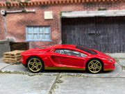Loose Hot Wheels - Lamborghini Aventador LP 700-4 - Red and Gold — view 3
