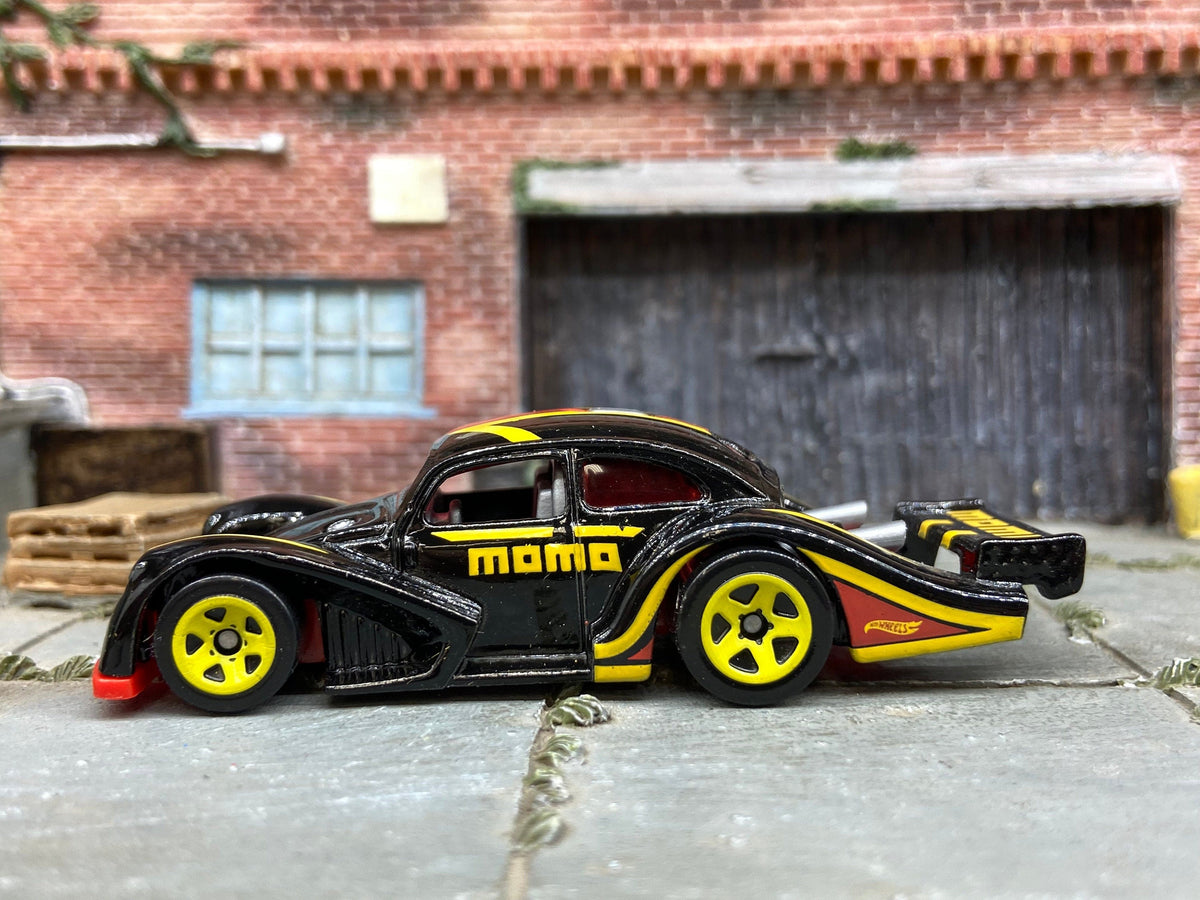 Hot Wheels VW Kafer Racer: Momo Livery, Black/Red/Yellow