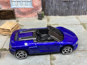 Loose Hot Wheels 2019 Audi R8 Spyder Dressed in Dark Blue — view 2