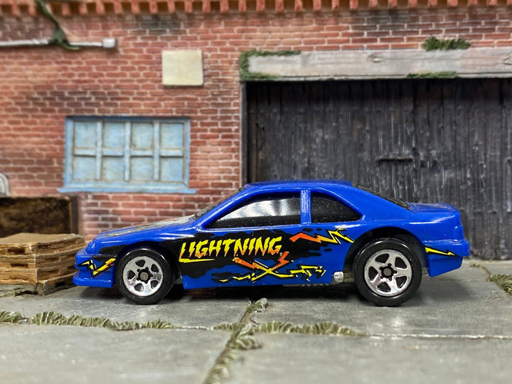 Loose Hot Wheels - Chevy Stocker Stock Car - Blue Lightning