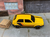 Loose Hot Wheels: VW Volkswagen Golf MK2 Dressed in Yellow — view 2