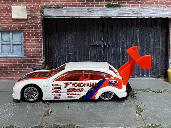 Loose Hot Wheels - Ford Focus Race Car - White, Red and Black Yokohama Livery