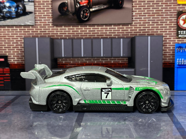 Loose Hot Wheels - 2018 Bentley Continental GT3 - Silver and Green 7
