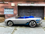 Loose Hot Wheels - Jaguare XK8 - Silver and Blue — view 3