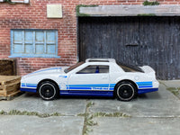 Loose Hot Wheels - 1984 Pontiac Firebird - White and Blue — view 3