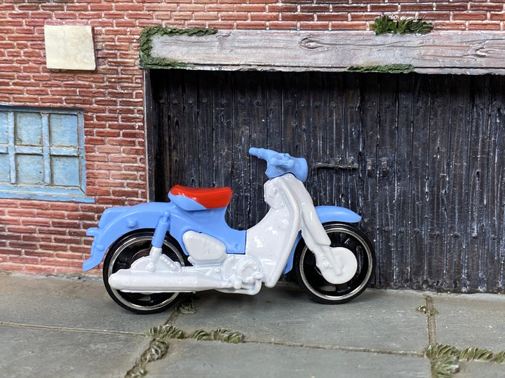 Loose Hot Wheels - Honda Super Cub Motorcycle - Light Blue and White — view 2