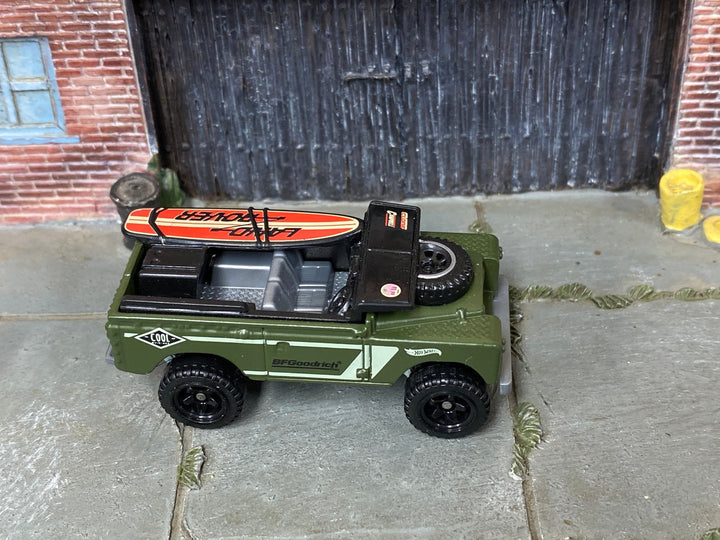 Loose Hot Wheels - Land Rover Series II - Green — view 2