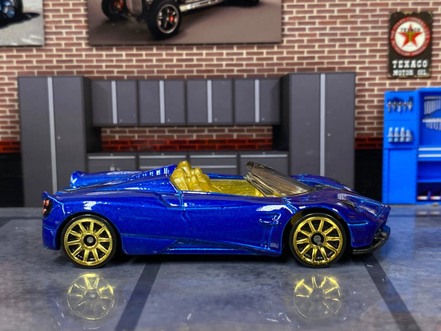 Loose Hot Wheels -2017 Pagani Huayra Roadster - Blue and Gold