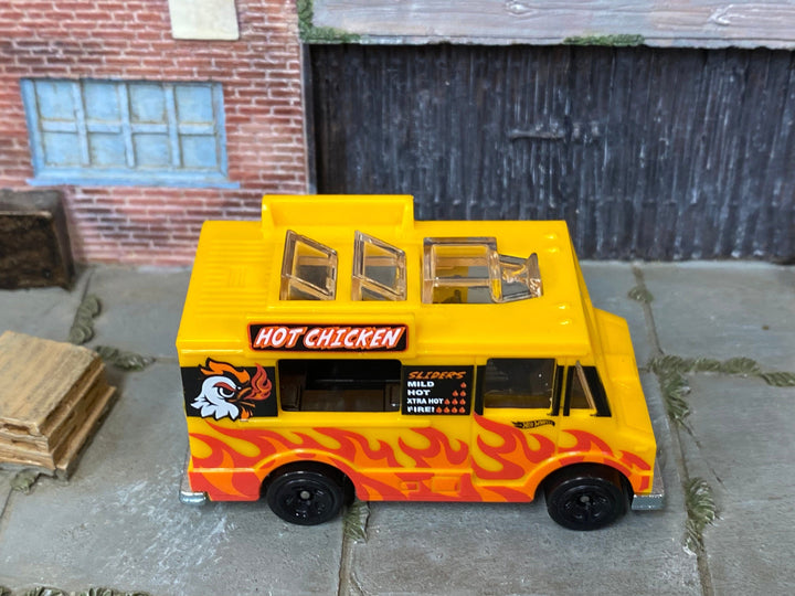 Loose Hot Wheels - Quick Bite Food Truck - Hot Chicken Yellow with Flames — view 2