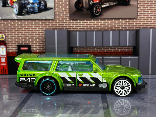 Loose Hot Wheels - Volvo 240 Drift Wagon - Green
