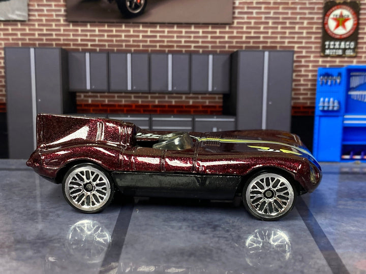 Loose Hot Wheels - Jaguar D-Type - Dark Red and Gold Huffman Hawks
