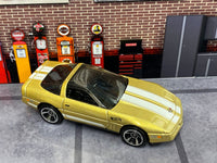 Loose Hot Wheels - 1984 Chevy Corvette - Gold and White — view 2