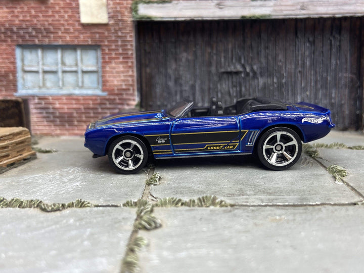 Loose Hot Wheels - 1969 Chevy Camaro Convertible - Blue and Black