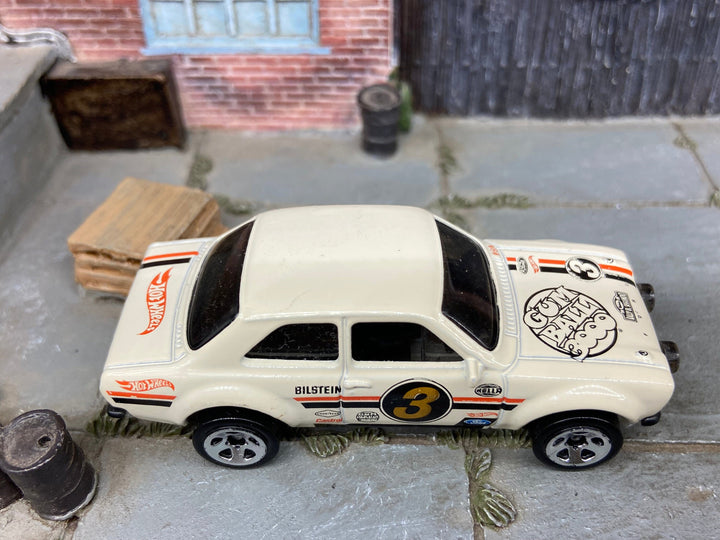 Hot Wheels 1970 Ford Escort RS 1600, Gum Ball 3000 Race Livery — view 2