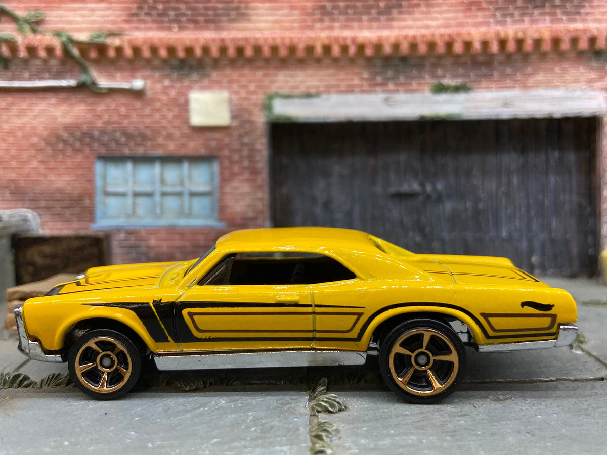 Loose Hot Wheels - 1967 Pontiac GTO - Yellow and Black