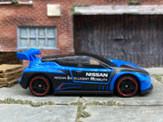 Loose Hot Wheels - Nissan Leaf Nismo RC02 - Blue, Black and Silver — view 3