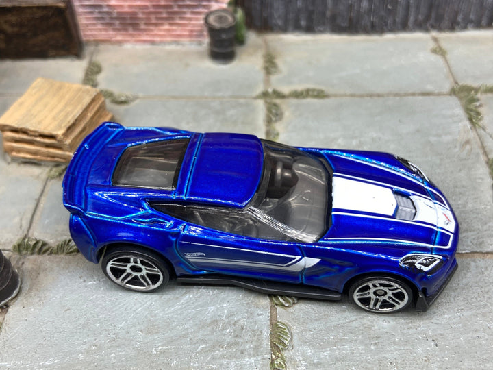Loose Hot Wheels Chevy Corvette C7 Z06 Dressed in Blue and White — view 2