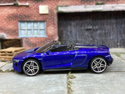 Loose Hot Wheels 2019 Audi R8 Spyder Dressed in Dark Blue — view 3