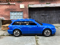 Loose Hot Wheels - 1994 Audi Avant RS2 - Blue — view 3