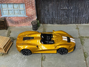 Loose Hot Wheels - McLaren Elva - Gold and White — view 2