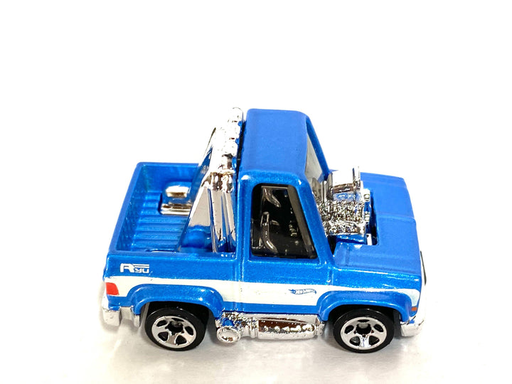 Loose Hot Wheels - Toon'd 1983 Chevy Silverado - Blue and White — view 2