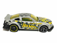 Loose 2005 Ford Mustang Hot Wheels Race Car - Silver, Yellow & Black — view 3