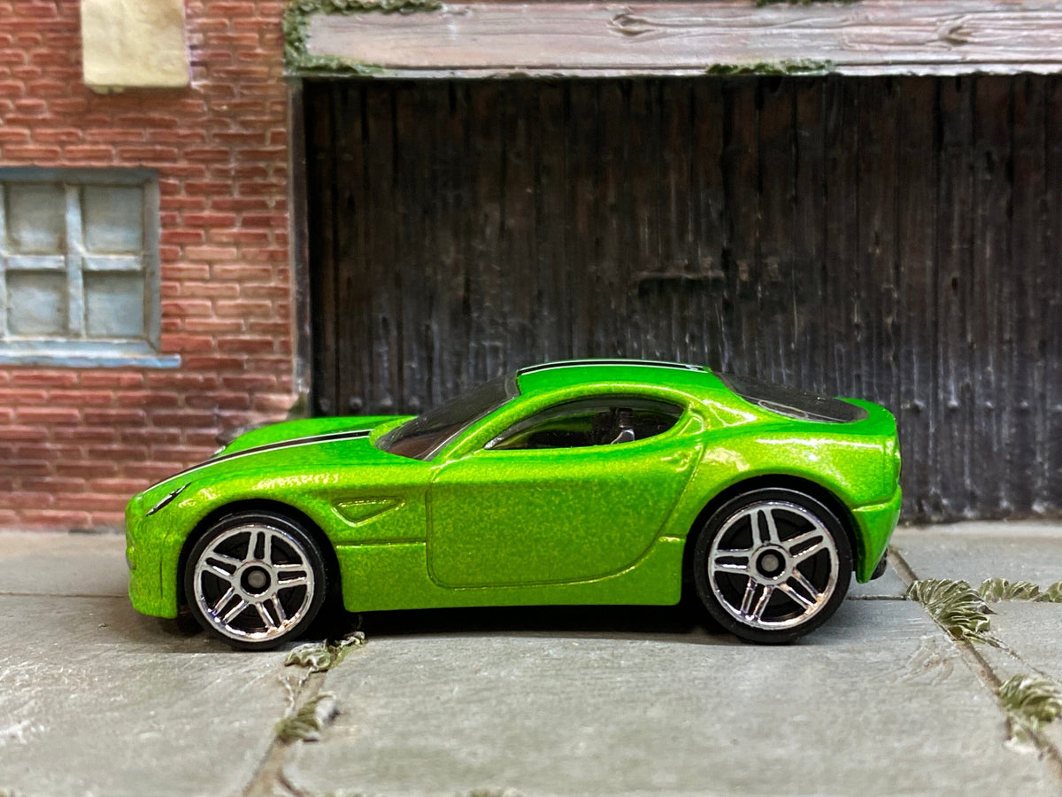 Loose Hot Wheels - Alfa Romeo 8C Competizione - Green and Black