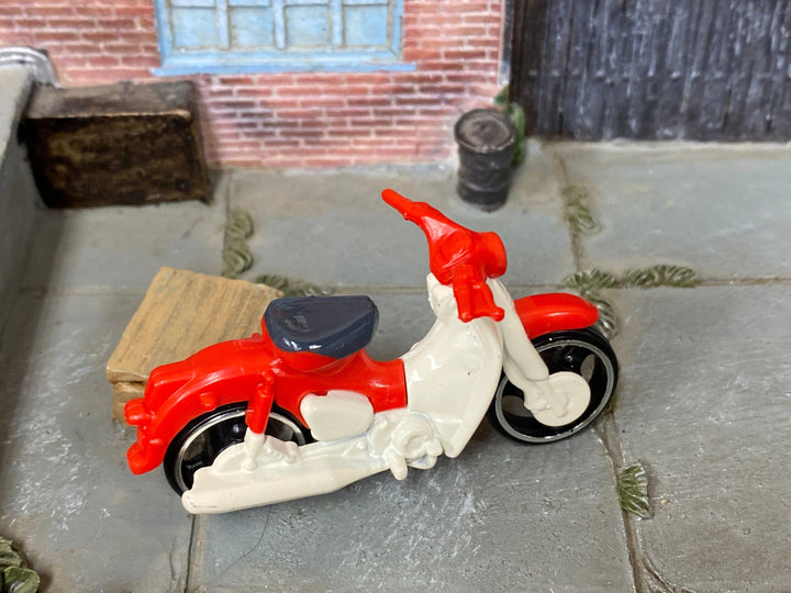 Loose Hot Wheels - Honda Super Cub Motorcycle - Red and White — view 2